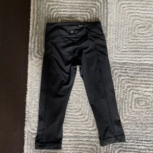 Black lulu lemon Capri leggings